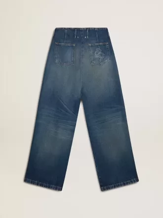 Weite Damenjeans in mittlerer Waschung zum chinesischen Neujahr