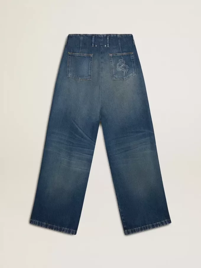 Weite Damenjeans in mittlerer Waschung zum chinesischen Neujahr Weite Damenjeans in mittlerer Waschung zum chinesischen Neujahr