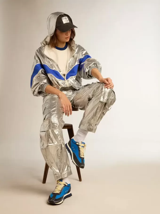 Windjacke für Damen aus silbernem Funktionsmaterial Windjacke für Damen aus silbernem Funktionsmaterial