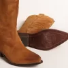 Wish Star Stiefel aus cognacfarbenem Wildleder mit farblich abgestimmtem Stern-Intarsienmuster Wish Star Stiefel aus cognacfarbenem Wildleder mit farblich abgestimmtem Stern-Intarsienmuster