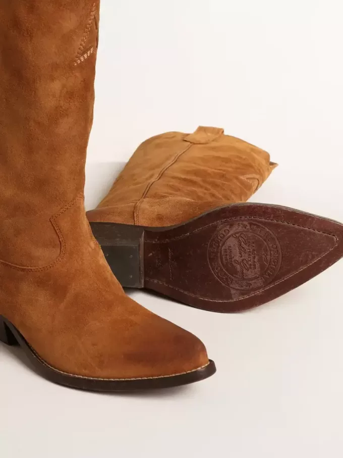 Wish Star Stiefel aus cognacfarbenem Wildleder mit farblich abgestimmtem Stern-Intarsienmuster Wish Star Stiefel aus cognacfarbenem Wildleder mit farblich abgestimmtem Stern-Intarsienmuster