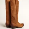 Wish Star Stiefel aus cognacfarbenem Wildleder mit farblich abgestimmtem Stern-Intarsienmuster Wish Star Stiefel aus cognacfarbenem Wildleder mit farblich abgestimmtem Stern-Intarsienmuster
