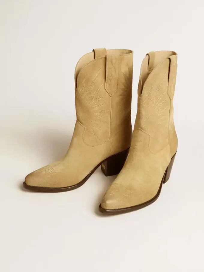 Wish Star Stiefeletten aus sandfarbenem, gewachstem Wildleder mit Sternstickerei Wish Star Stiefeletten aus sandfarbenem, gewachstem Wildleder mit Sternstickerei