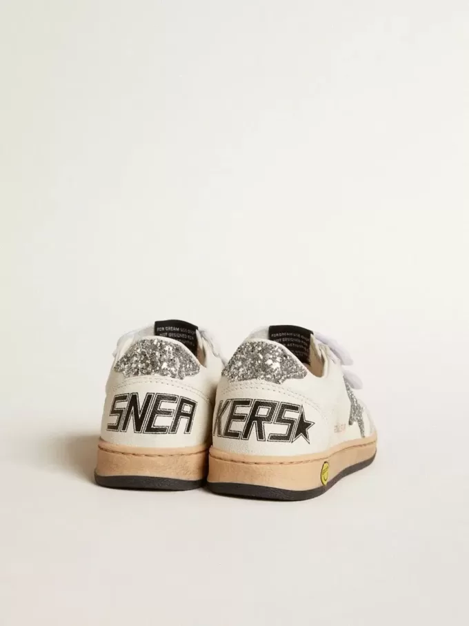 Young Ball Star aus Nappa mit silbernem Glitzerstern und Fersenlasche