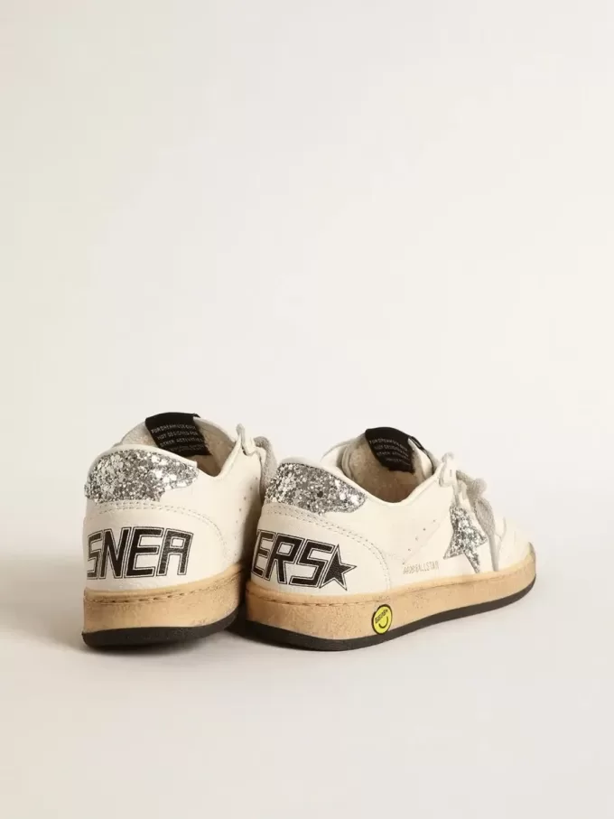 Young Ball Star aus Nappa mit silbernem Glitzerstern und Fersenlasche Young Ball Star aus Nappa mit silbernem Glitzerstern und Fersenlasche