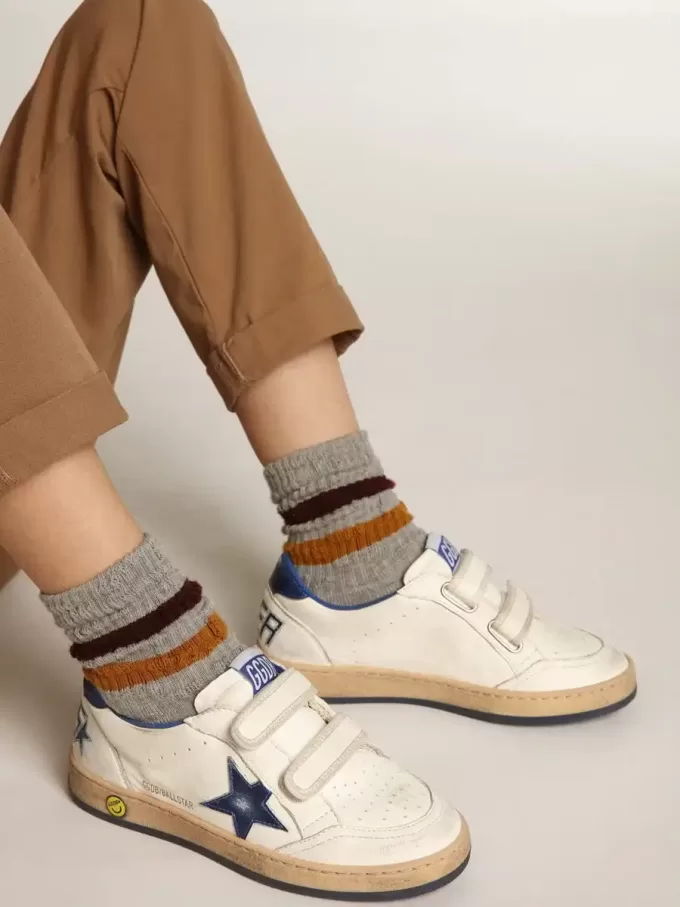 Young Ball Star mit blauem Metallic-Lederstern und Fersenlasche
