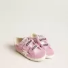 Young Old School aus metallisch-rosa Wildleder mit weißem Lederstern und Fersenlasche Young Old School aus metallisch-rosa Wildleder mit weißem Lederstern und Fersenlasche