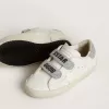 Young Old School aus weißem Leder mit silbernem Swarovski-Kristall-Fersenriemen und Riemen Young Old School aus weißem Leder mit silbernem Swarovski-Kristall-Fersenriemen und Riemen