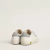 Young Old School aus weißem Leder mit silbernem Swarovski-Kristall-Fersenriemen und Riemen Young Old School aus weißem Leder mit silbernem Swarovski-Kristall-Fersenriemen und Riemen