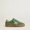 Young Super-Star aus grünem Wildleder mit babyblauem Stern und Fersenlasche Young Super-Star aus grünem Wildleder mit babyblauem Stern und Fersenlasche