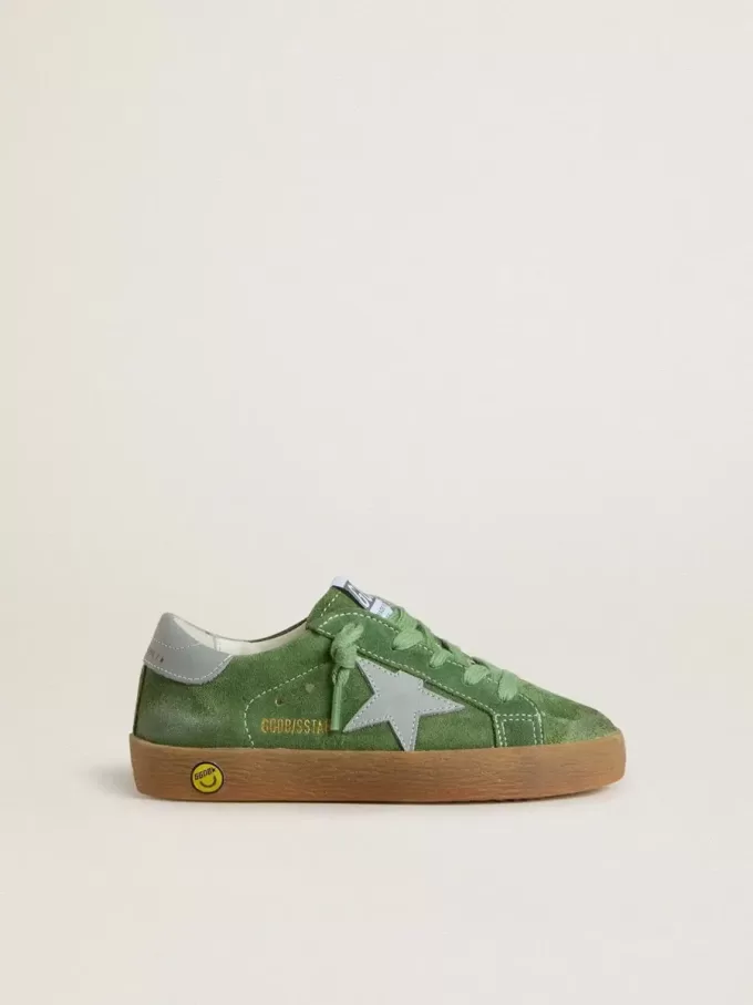 Young Super-Star aus grünem Wildleder mit babyblauem Stern und Fersenlasche Young Super-Star aus grünem Wildleder mit babyblauem Stern und Fersenlasche