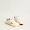 Young Super-Star aus Nappaleder mit beigem Stern und blauer Fersenlasche Young Super-Star aus Nappaleder mit beigem Stern und blauer Fersenlasche