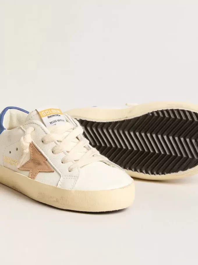 Young Super-Star aus Nappaleder mit beigem Stern und blauer Fersenlasche Young Super-Star aus Nappaleder mit beigem Stern und blauer Fersenlasche