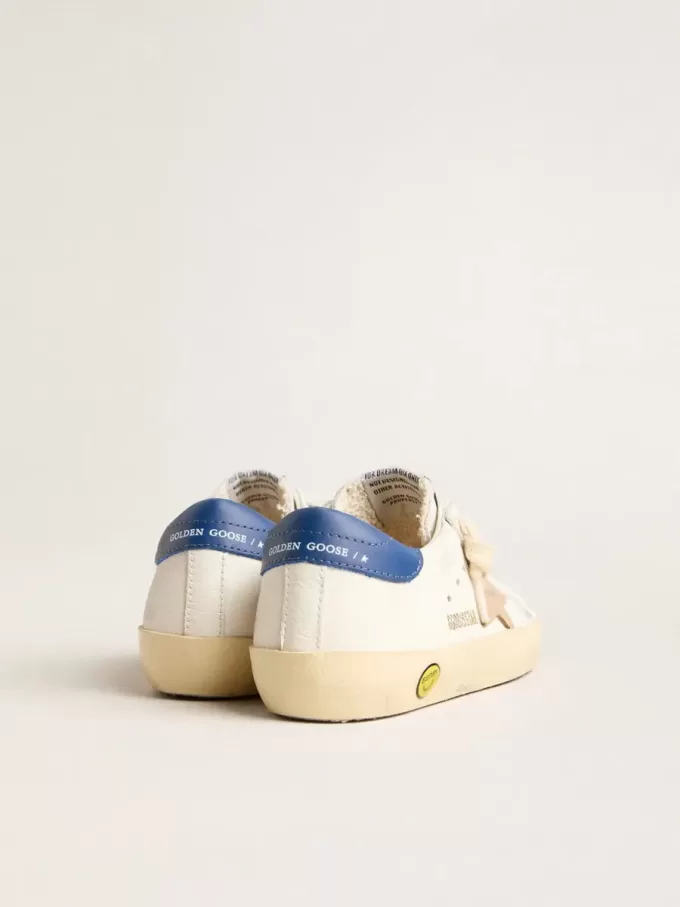 Young Super-Star aus Nappaleder mit beigem Stern und blauer Fersenlasche Young Super-Star aus Nappaleder mit beigem Stern und blauer Fersenlasche