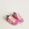 Young Super-Star aus rosa Wildleder mit hellgelbem Stern und Fersenlasche