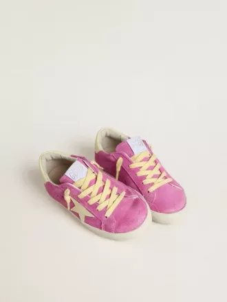 Young Super-Star aus rosa Wildleder mit hellgelbem Stern und Fersenlasche