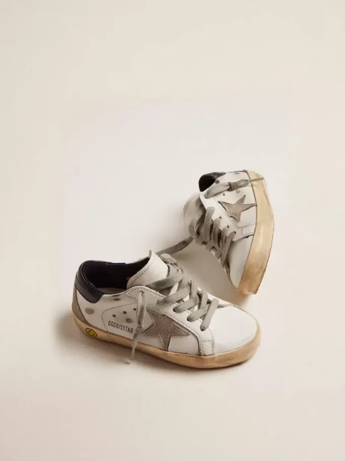 Junior Super-Star mit eisgrauem Wildlederstern und marineblauer Lederferse