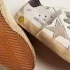 Junior Super-Star mit eisgrauem Wildlederstern und marineblauer Lederferse