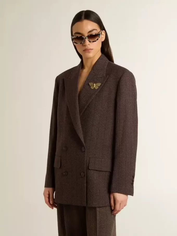 Zweireihiger Damenblazer aus dunkelbrauner Wolle mit feinem Streifenmuster Zweireihiger Damenblazer aus dunkelbrauner Wolle mit feinem Streifenmuster