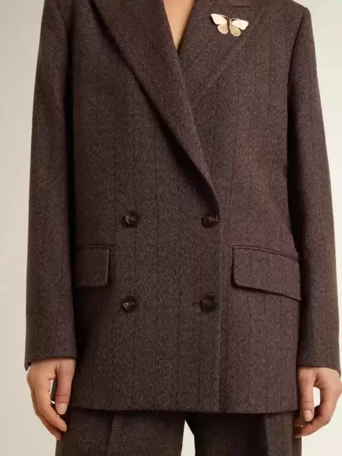 Zweireihiger Damenblazer aus dunkelbrauner Wolle mit feinem Streifenmuster Zweireihiger Damenblazer aus dunkelbrauner Wolle mit feinem Streifenmuster